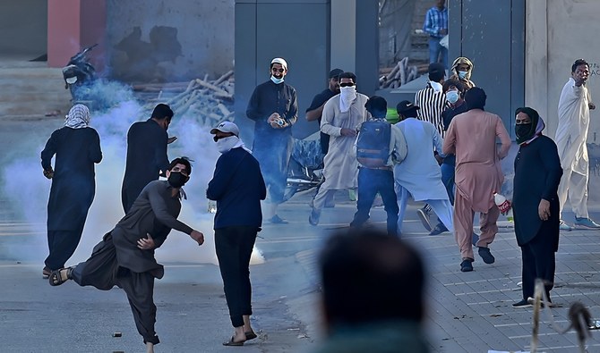 Supporters of former Pakistan's Prime Minister Imran Khan clash with police during a protest against the arrest of their leader, in Karachi on May 10, 2023. ( Photo courtesy: AFP)
