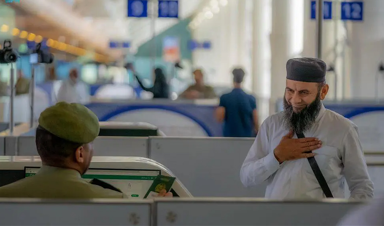 Pakistani Hajj pilgrim gestures at the check-in counter at the Prince Mohammed bin Abdulaziz International Airport in Madinah on May 23, 2023. (Photo courtesy: Saudi Press Agency)