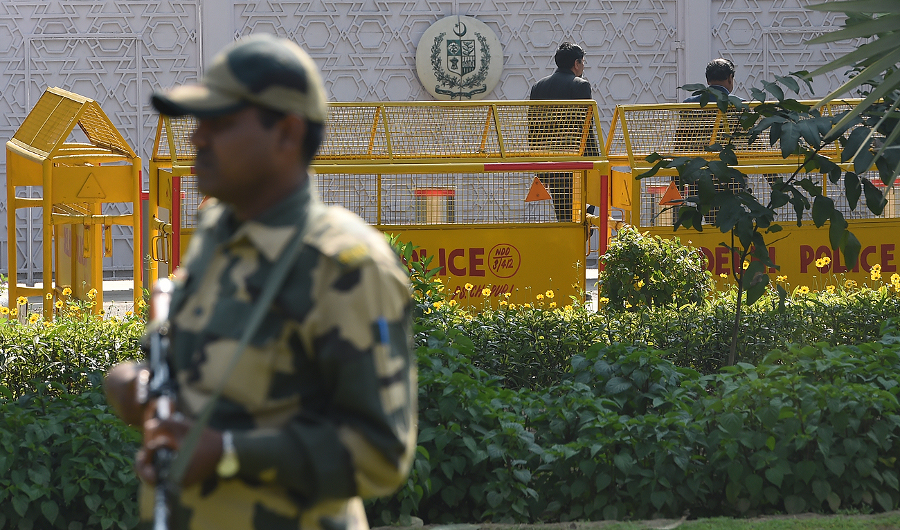 In this file picture, taken on February 28, 2019, a Border Security Force (BSF) personnel stands guard outside the embassy of Pakistan in New Delhi. (Photo courtesy: AFP/File)