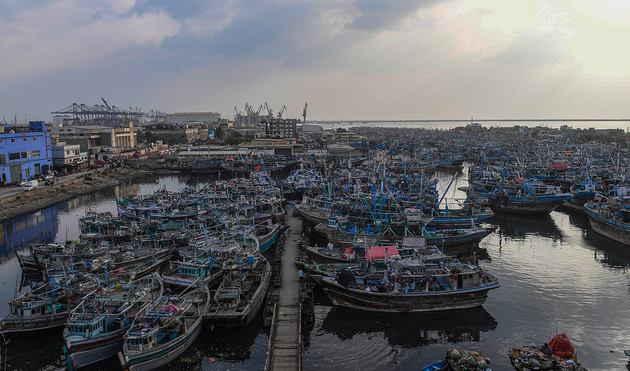 Fishing boats are anchored at the Karachi fish harbour on September 29, 2021. (Photo courtesy: AFP/File)