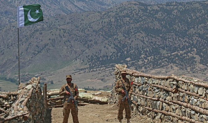 Pakistani soldiers keep vigil from a post on top of a mountain in the former Taliban militants strong hold border area in Shawal valley North Waziristan on May 20, 2016. (AFP/File)