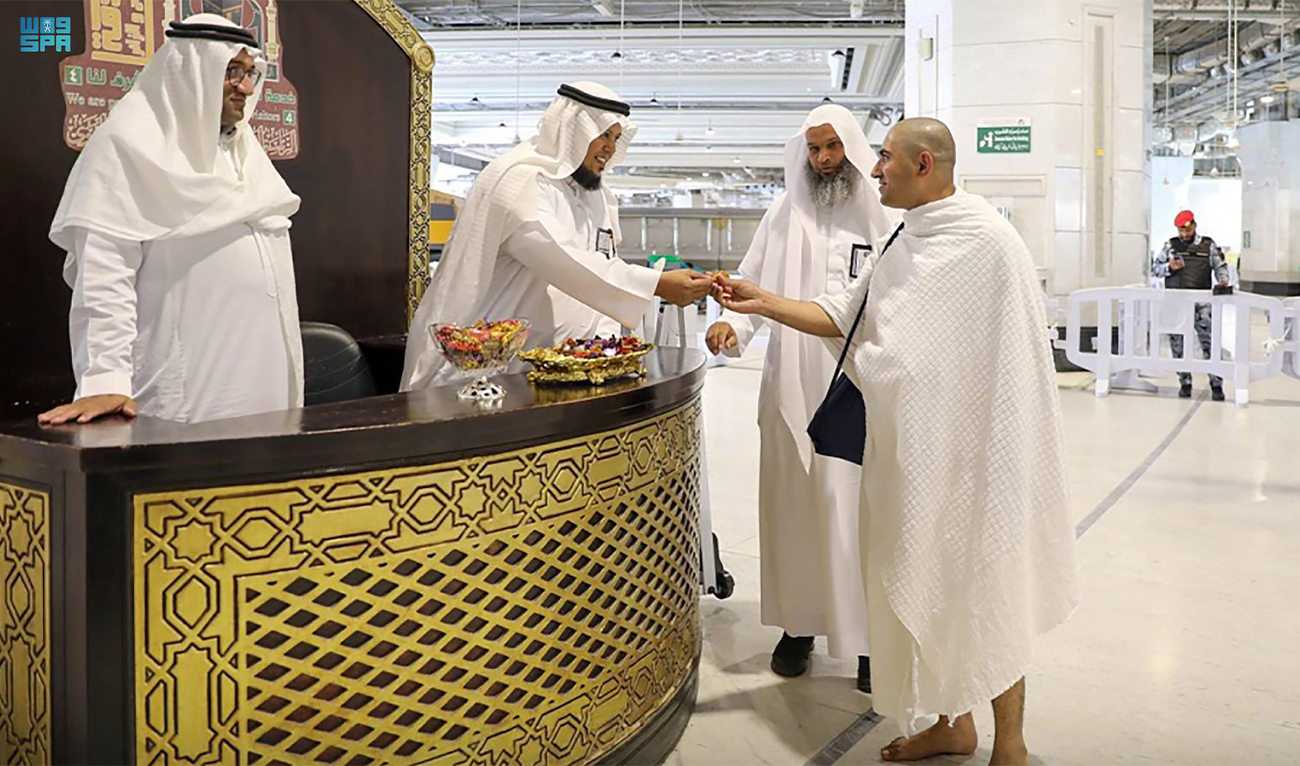 Saudi officials greet Muslim pilgrims as they arrive in Saudi Arabia for the annual Hajj pilgrimage on June 5, 2023. (SPA)