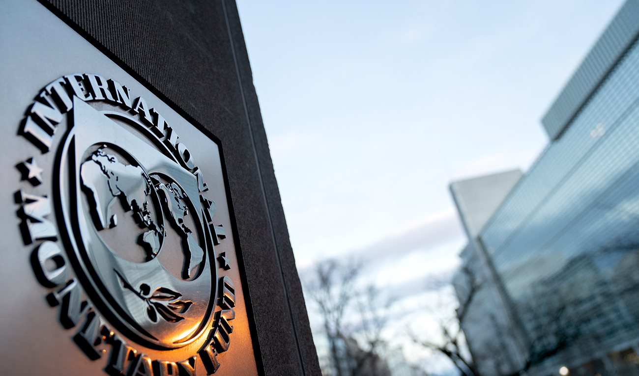 The seal for the International Monetary Fund is seen near the World Bank headquarters (R) in Washington, DC on January 10, 2022. (AFP/File)