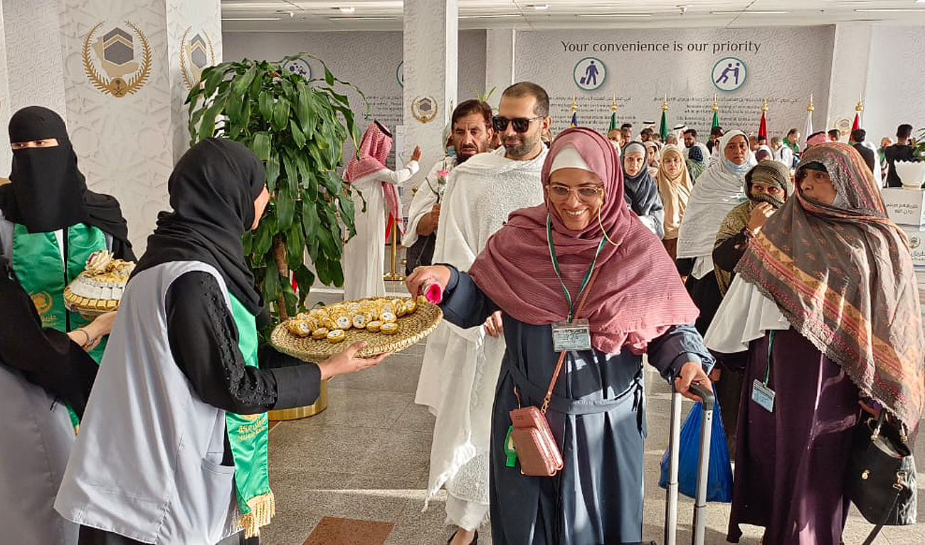 Pakistani Hajj facilitators in Saudi Arabia welcome pilgrims from Pakistan at the King Abdulaziz International Airport in Jeddah on June 05, 2023. (Photo courtesy: Hajj Ministry)