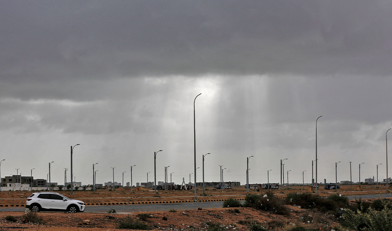 A view of rain clouds before the arrival of cyclonic storm Biparjoy, in Karachi, Pakistan on June 14, 2023.( REUTERS)