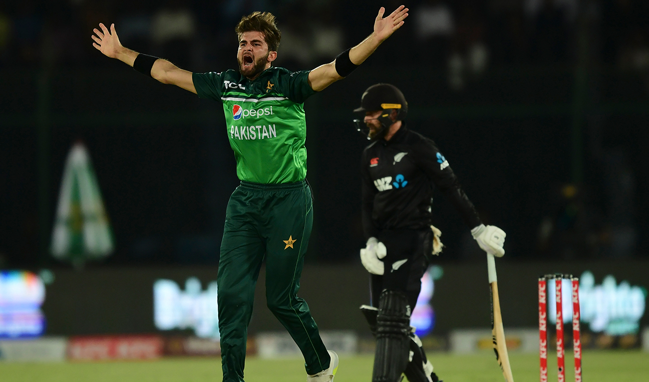 Pakistan's Shaheen Shah Afridi (L) makes an appeal against New Zealand's Tom Blundell (R) during the third one-day international (ODI) cricket match between Pakistan and New Zealand at the National Stadium in Karachi on May 3, 2023. (AFP/File)