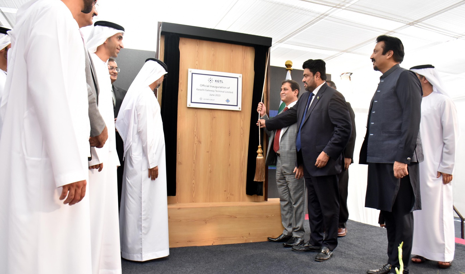Sindh Governor Kamran Tissori, 3rd right, accompanied by Maritime Minister Syed Faisal Ali Subzwari, 2nd right, and business delegates from the UAE, inaugurated the Karachi Gateway Terminal Limited in Karachi, Pakistan on June 22, 2023. (Photo courtesy: Sindh Governor House)