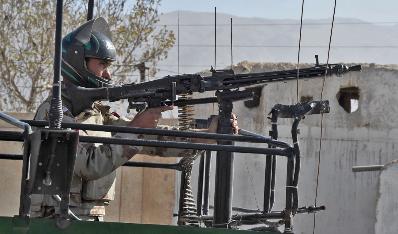 A Pakistani Frontier Constable (FC) personnel stands guard outside the Police Training College Balochistan in Quetta on October 25, 2016. (AFP/File)