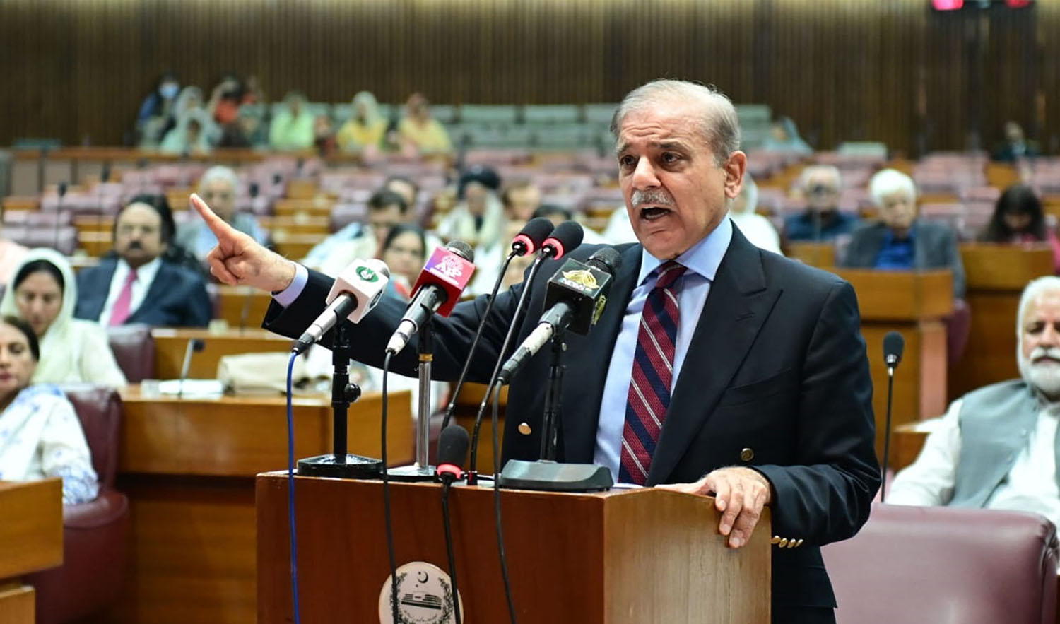 Pakistan Prime Minister Shehbaz Sharif addresses the joint session of the Parliament to condemn desecration of the Holy Quran in Sweden, on July 6, 2023. (PID)
