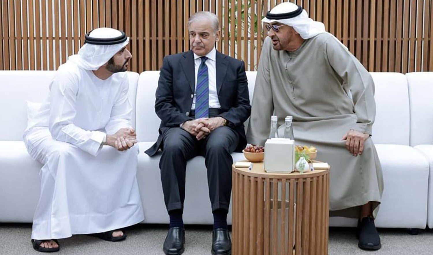 Pakistan Prime Minister Shehbaz Sharif, center, meets UAE President Sheikh Mohammed bin Zayed Al Nahyan, right, and Crown Prince of Dubai Hamdan bin Mohammed Al Maktoum in Abu Dhabi on July 28, 2023. (PID)