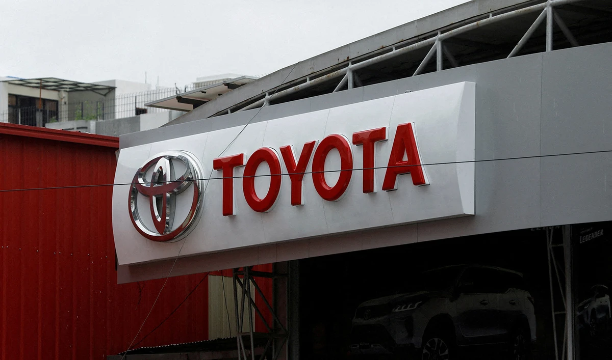 Toyota logo is seen at a Toyota Society Motors showroom in Karachi, Pakistan, on July 27, 2022. (REUTERS/File)