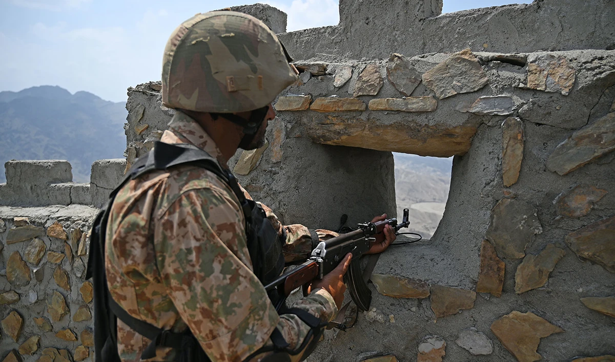A Pakistani army soldier mans a position at the Pakistan-Afghanistan border near Big Ben post in Khyber district in Khyber Pakhtunkhwa province August 3, 2021. (AFP/File)