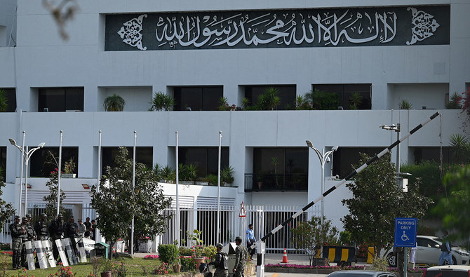 Security personnel arrive to deploy in front of Parliament House building in Islamabad on April 3, 2022. (AFP/File)