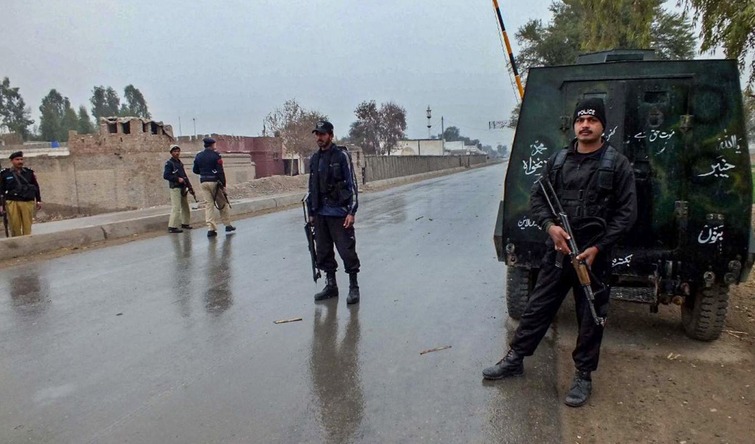 Pakistani policemen cordon the area near the military checkpost following an attack by militants in the Sari Norang area of Lakki Marwat district of Pakistan's Khyber Pakhtunkhwa on February 2, 2013. (AFP/File)