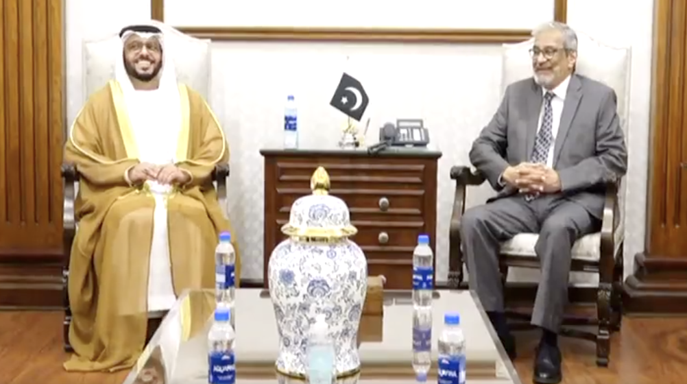 Caretaker Chief Minister of Sindh Justice Maqbool Baqir, right, meets UAE Consul General Bakheet Ateeq Al Remeithi in Karachi on August 30, 2023. (Photo courtesy: @sindhinfodepart/Twitter)