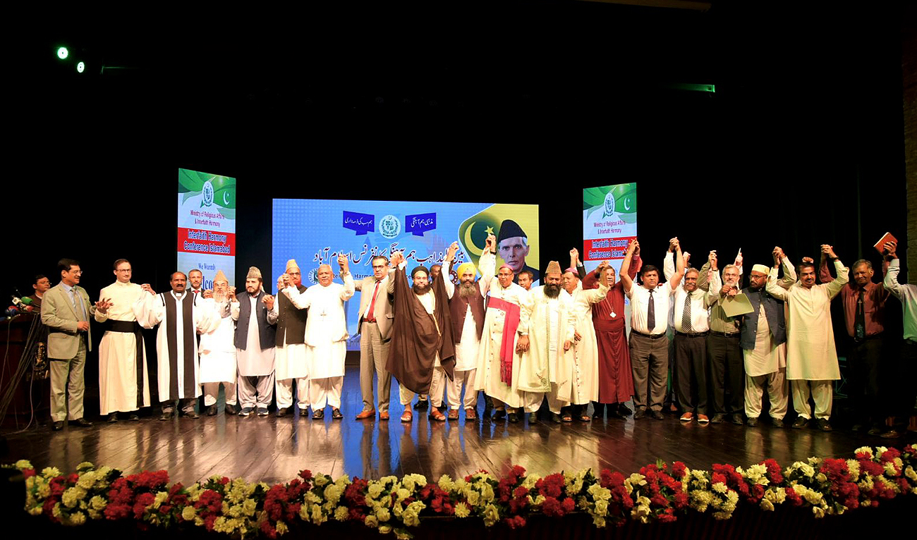Caretaker Religious Affairs Minister Aneeq Ahmed (center) poses for a group photo with representatives of different religious communities during the ‘Interfaith Harmony Conference’ in Islamabad on August 30, 2023. (Photo courtesy: MORA)