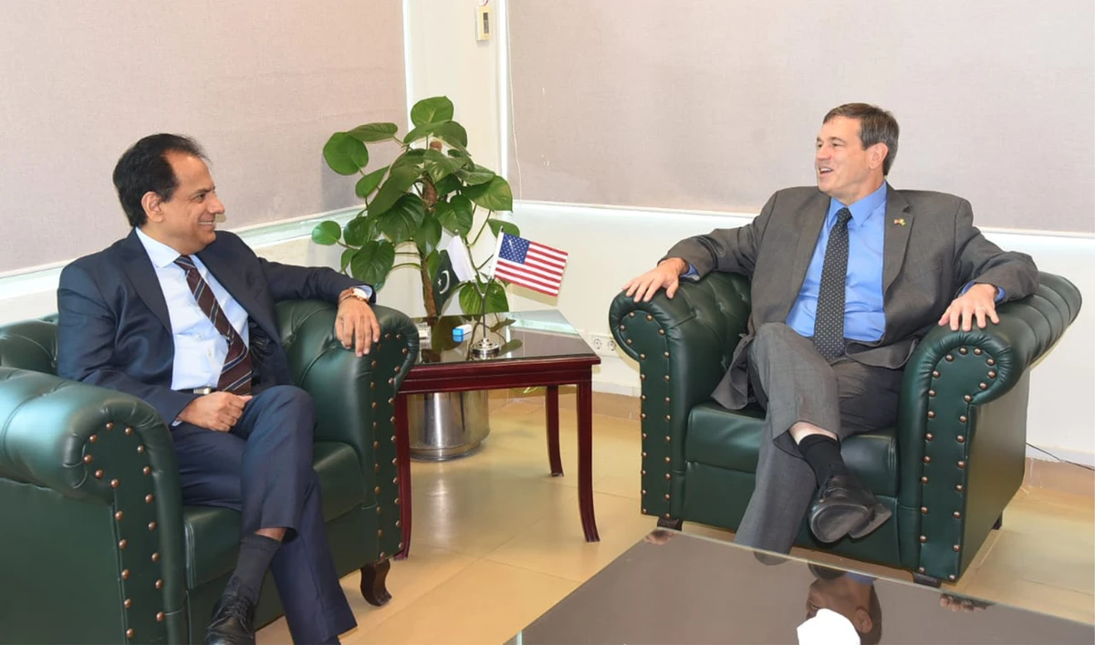 Pakistan’s health secretary, Iftikhar Shallwani (left), meets deputy chief of mission at the US embassy in Islamabad, Andrew Schofer, in Islamabad, Pakistan, on August 15, 2023. (Photo courtesy: @nhsrcofficial/Twitter)