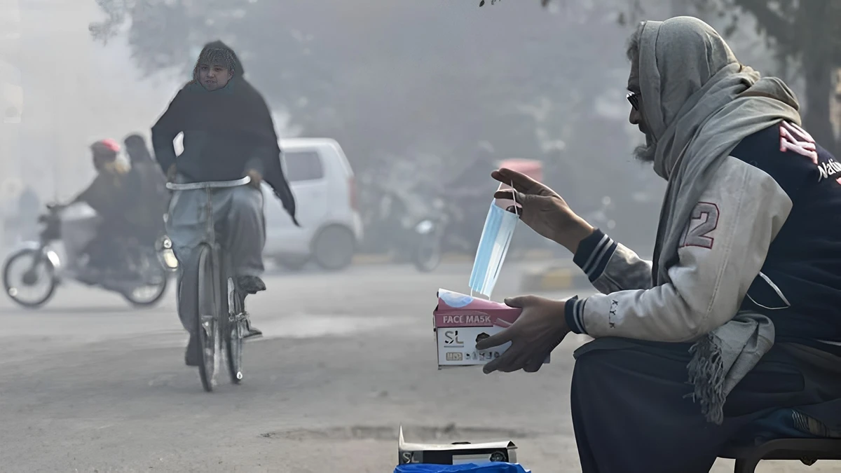 A vendor sells face masks on a street amid heavy smog conditions in Lahore, Pakistan on December 28, 2022. (AFP/File)