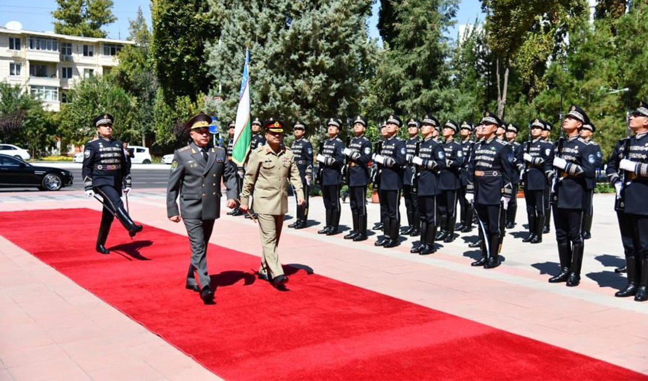Pakistan army chief General Asim Munir is presented with a Guard of Honour by a contingent of Uzbek forces as he arrives in Uzbekistan on a two-day visit on September 5, 2023. (Photo courtesy: ISPR)