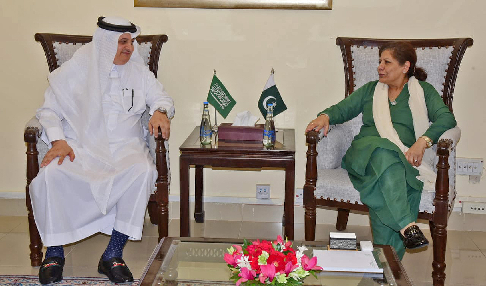 Saudi Ambassador to Pakistan Nawaf bin Said Al-Malki (left) meets Pakistan’s caretaker finance minister Dr. Shamshad Akhtar in Islamabad, Pakistan on September 7, 2023. (Photo courtesy: Government of Pakistan)