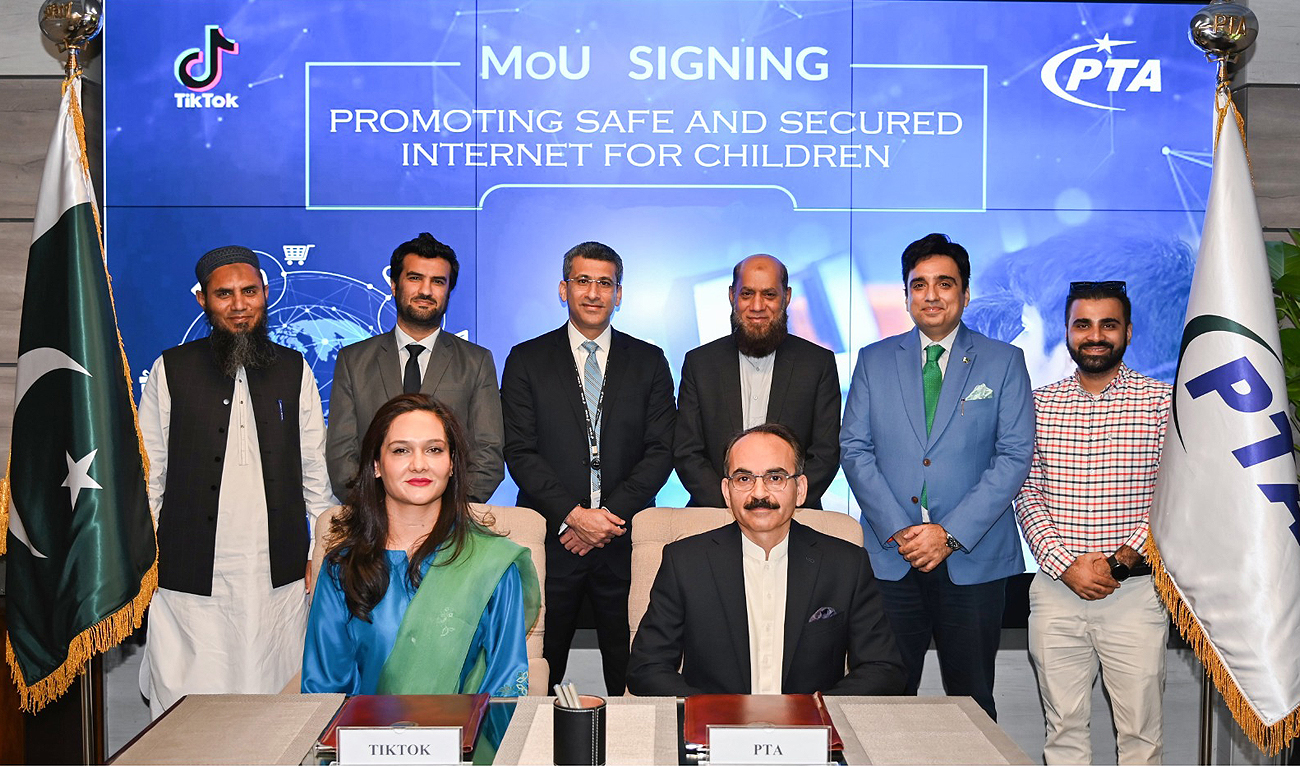 Officials from Pakistan Telecommunication Authority and short-video app TikTok pose for a group photo after signing Memorandum of Understanding in Islamabad on September 8, 2023. (Photo courtesy: PTA)