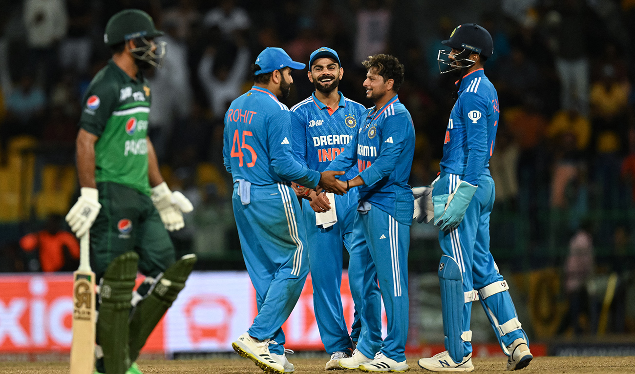 India's Kuldeep Yadav (2R) celebrates with teammates after taking the wicket of Pakistan's Fakhar Zaman (L) during the Asia Cup 2023 super four one-day international (ODI) cricket match between India and Pakistan at the R. Premadasa Stadium in Colombo on September 11, 2023. (Photo courtesy: AFP)