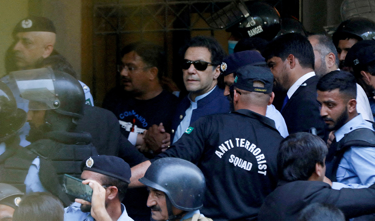 Security officers escort Pakistani former Prime Minister Imran Khan as he appeared in Islamabad High Court, Islamabad, Pakistan on May 12, 2023. (Photo courtesy: REUTERS/File)