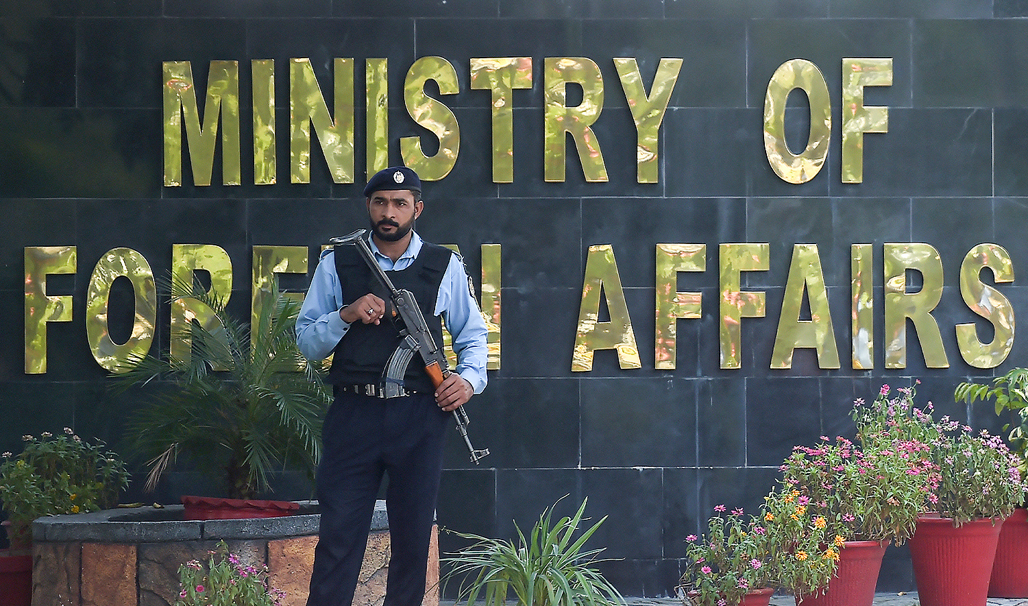 A Pakistani policeman stands guard outside the Pakistan's Foreign Ministry building in Islamabad on September 2, 2019. (AFP/File)