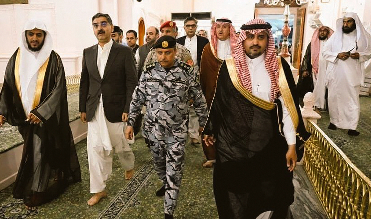 A handout picture provided by the Government of Pakistan shows Pakistani interim prime minister Anwaar-ul-Haq Kakar (2nd L) visiting Al-Masjid an-Nabawī mosque in Madinah on September 28, 2023. (Photo courtesy: PMO)