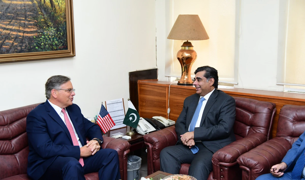 Pakistani caretaker minister for commerce, Dr. Gohar Ejaz (right), meets US Ambassador Donald Blome in Islamabad, Pakistan on September 7, 2023. (Photo courtesy: Government of Pakistan Ministry of Commerce Industries and Production)