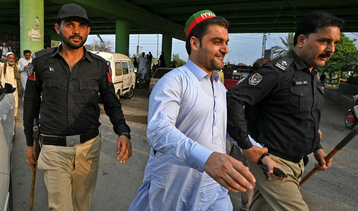 Police personnel arrest a member of Pakistan Tehreek-e-Insaf (PTI) party during a protest denouncing the arrest of Pakistan's former Prime Minister Imran Khan, during a protest in Peshawar, Pakistan on August 5, 2023. (Photo courtesy: AFP)