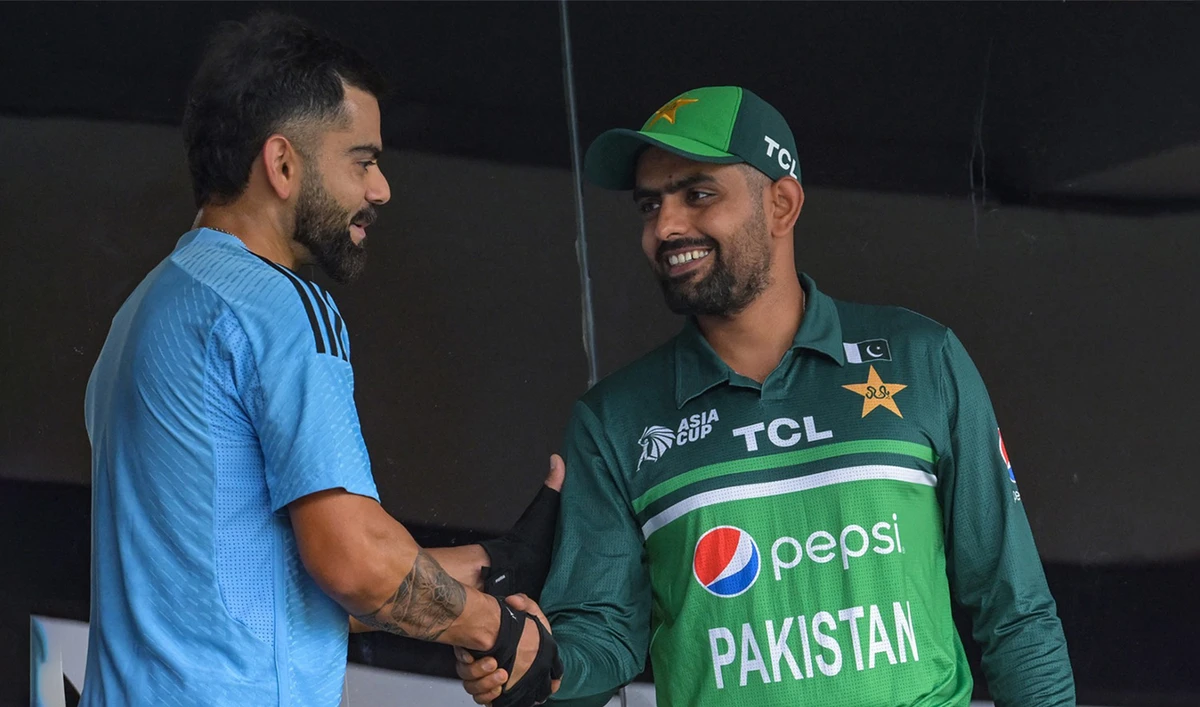 India's Virat Kohli, left, shakes hands with Pakistan's captain Babar Azam before the start of the Asia Cup 2023 one-day international (ODI) cricket match at the Pallekele International Cricket Stadium in Kandy on September 2, 2023. (AFP)