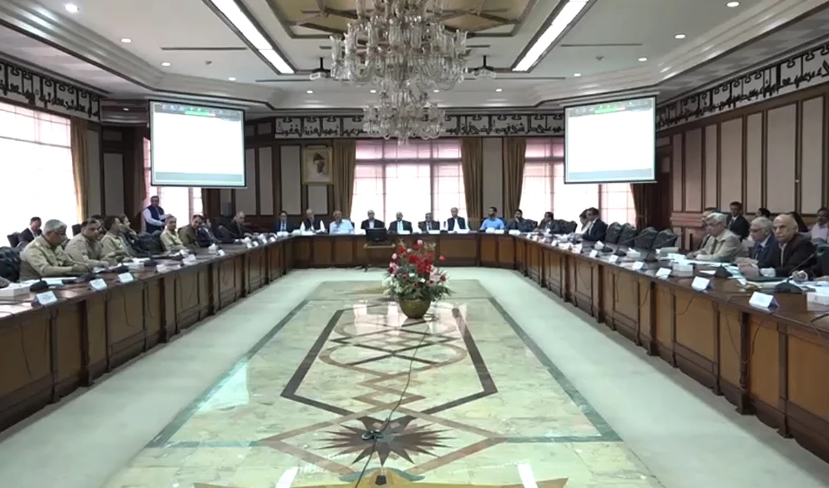 This photo shows members of the Executive Committee of the Special Investment Facilitation Council (SIFC) holding a meeting at the Prime Minister's Office in Islamabad on September 26, 2023. (APP)