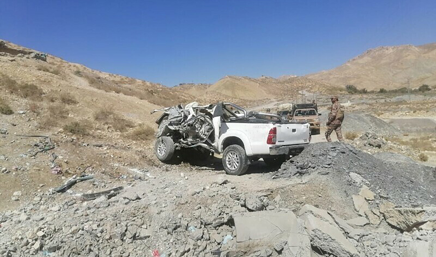 A Pakistani soldier is inspecting a vehicle following an IED blast that resulted in the death of a Pakistan Mineral Development Corporation official near Quetta, Pakistan, on October 8, 2023. (Photo courtesy: District Administration Quetta)