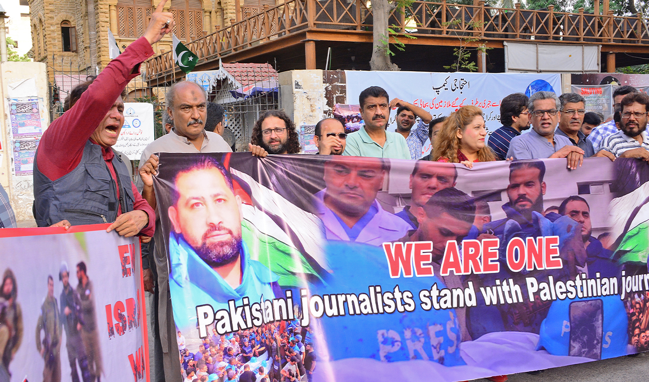 Pakistani journalists hold a protest demonstration in solidarity with Palestinian counterparts in Karachi, Pakistan on October 14, 2023. (AN photo)
