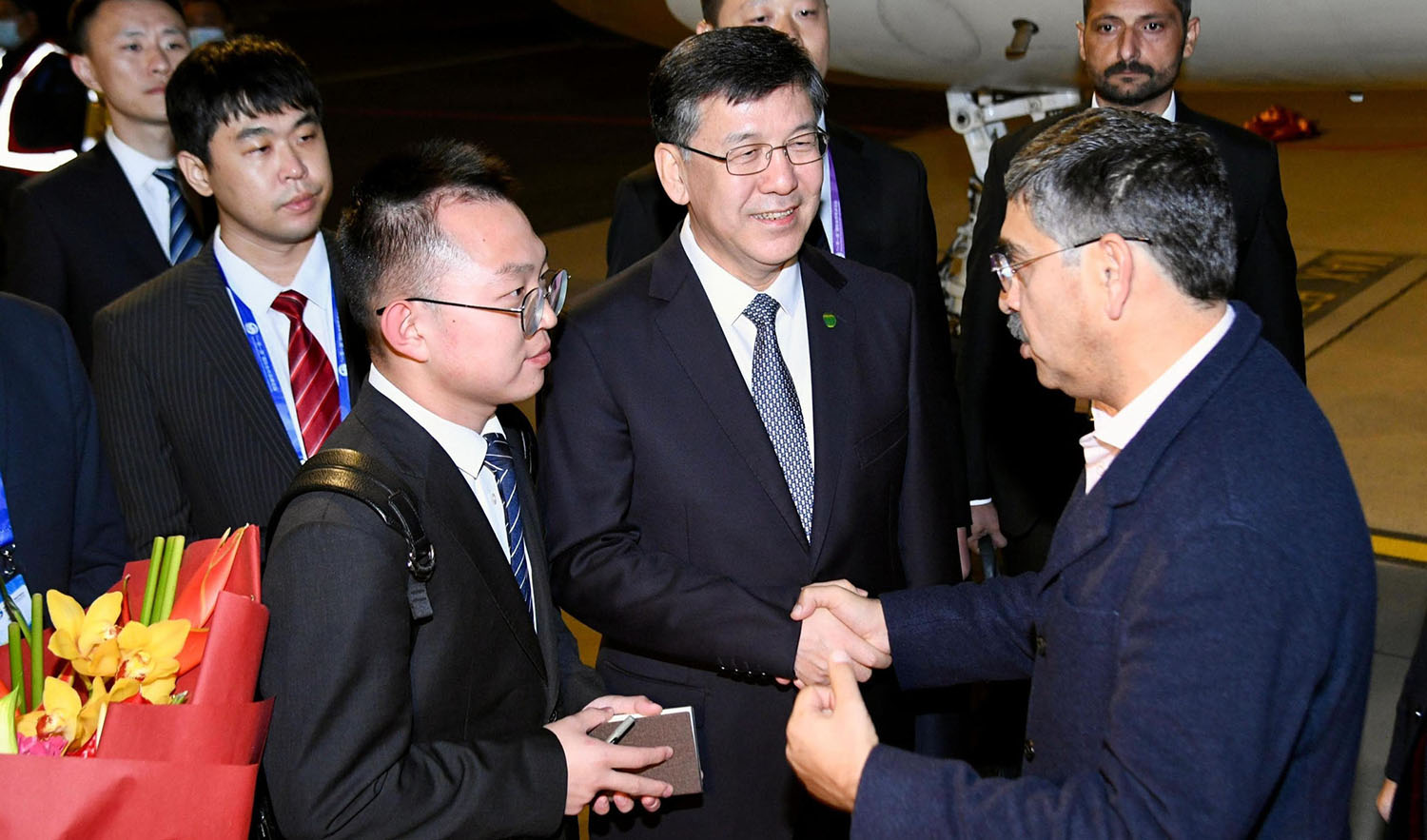 Wang Zhigang, Minister of Science & Technology of China receiving Pakistan Caretaker Prime Minister Anwaar-ul-Haq Kakar upon his arrival in Beijing on October 16, 2023. (PID)