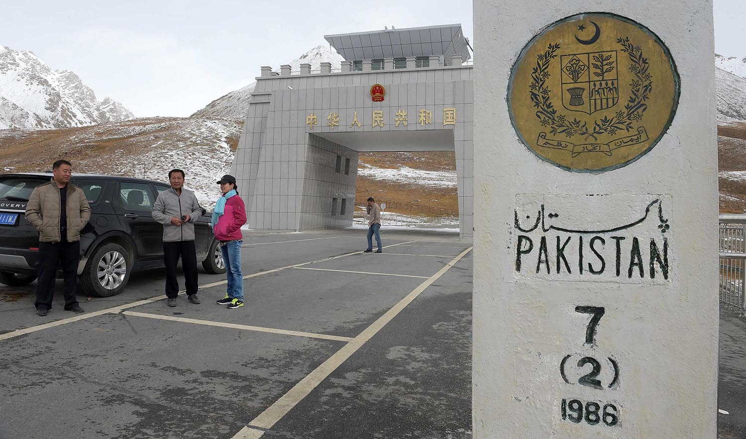 In this photograph taken on September 29, 2015, Chinese nationals arrive at the Pak-China Khunjerab Pass, the world's highest paved border crossing at 4,600 metres above sea level. (AFP/File)