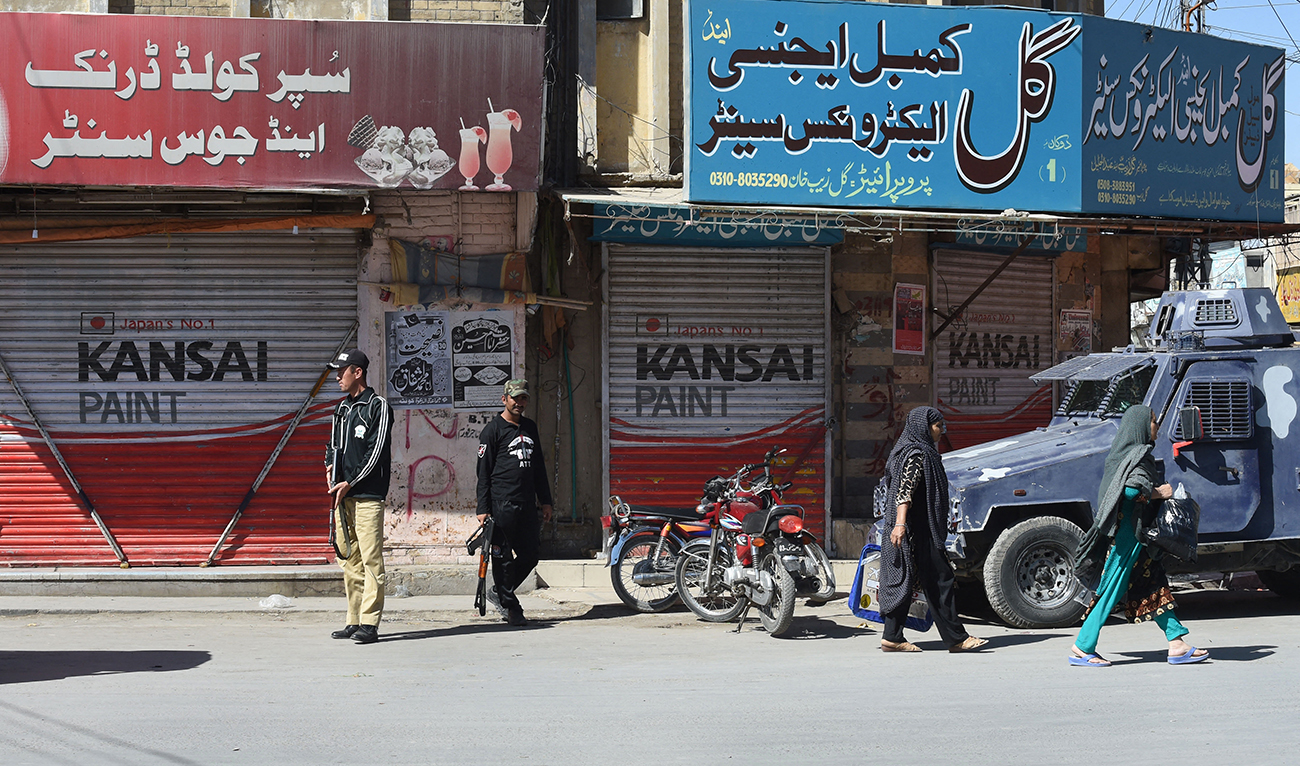 Pakistani policemen stand guard in front of shuttered shops at the market in Quetta on October 26, 2016. (AFP/File)