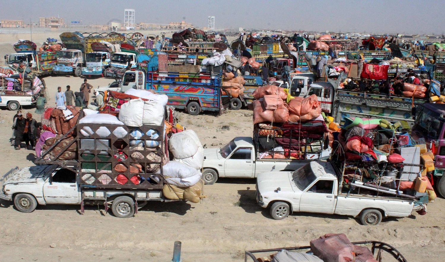 Afghan refugees arrive in trucks and cars to cross the Pakistan-Afghanistan border in Chaman on October 31, 2023. (AFP)