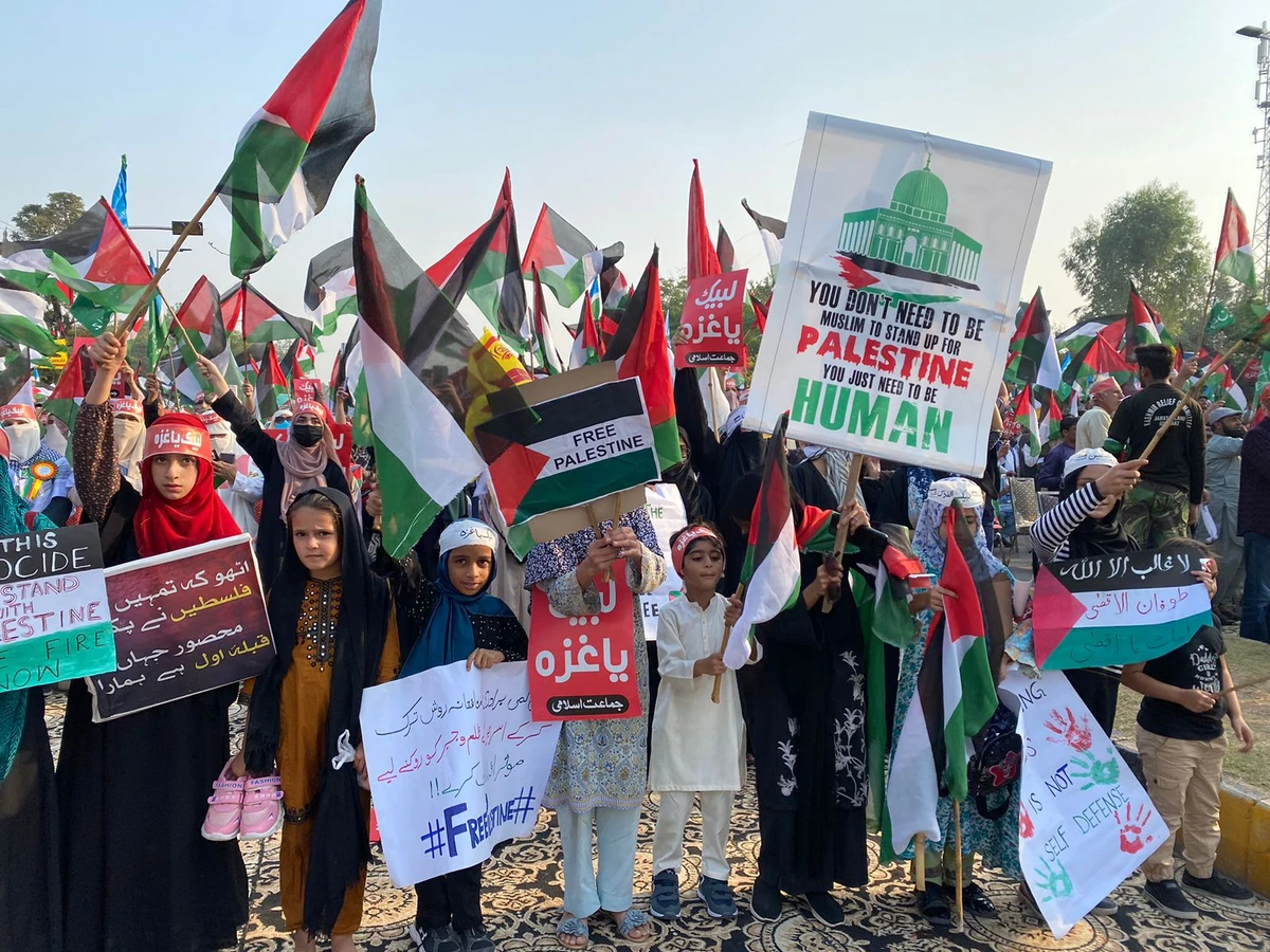 Pakistani children express support for Palestinians in Gaza at a demonstration held in Islamabad, Pakistan on October 29, 2023. (Photo courtesy: Independent Urdu)