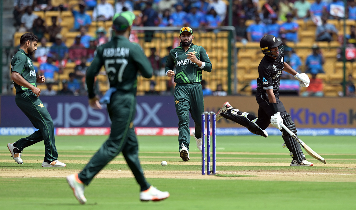 New Zealand's Rachin Ravindra makes a run as Pakistan players look on during their ICC Cricket World Cup 2023 match at M. Chinnaswamy Stadium in Bengaluru, India on November 4, 2023. (REUTERS)