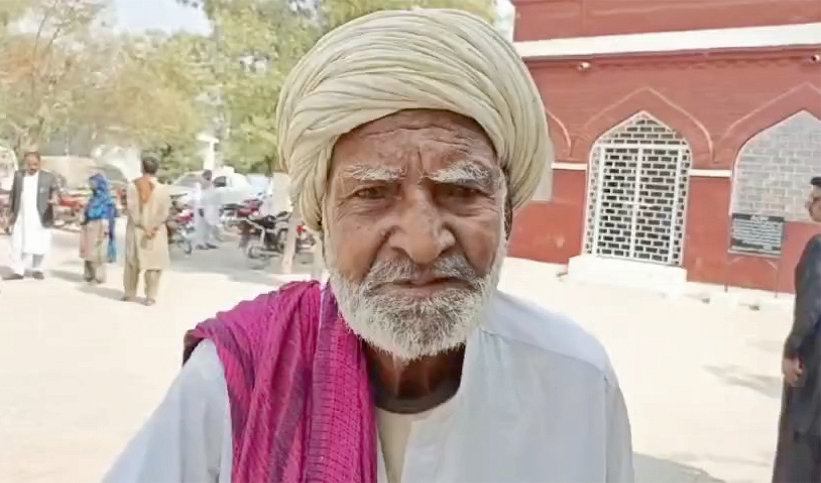 The screengrab shows a Pakistani octogenarian who has filed a petition in a court this week in the southern city of Jacobabad, requesting the judge to instruct his sons to allow him to remarry. (Photo courtesy: Screengrab from a video shared by Mukesh Rupeta)