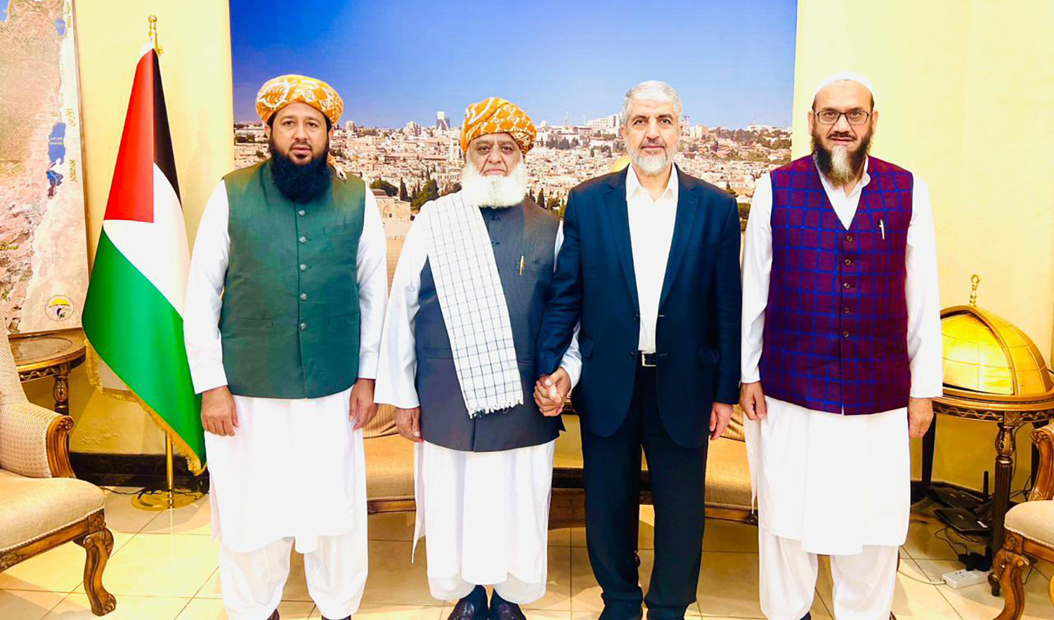 JUI-F chief Maulana Fazl-ur-Rehman, center left, meets Hamas leader Khaled Mashal, center right, in Qatar on November 5, 2023. (Photo courtesy: JUI-F/File)