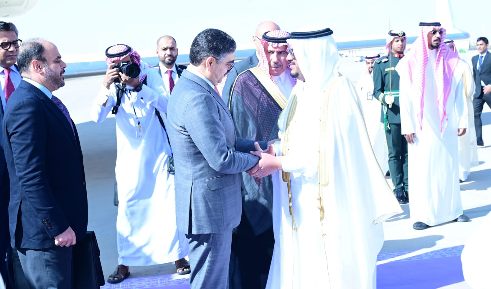 Pakistan Prime Minister Anwaar-ul-Haq Kakar (left) arrives in Riyadh, Saudi Arabia on November 10, 2023, on a three-day official visit. (Pakistan PM Office)