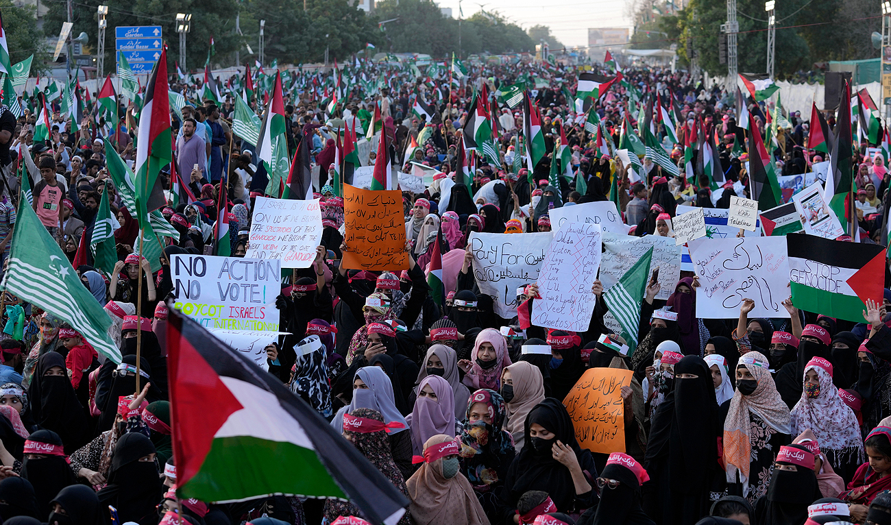 People take part in a rally against the Israeli airstrikes on Gaza to show solidarity with Palestinian people, in Karachi, Pakistan, Sunday, Nov. 12, 2023. (AP)