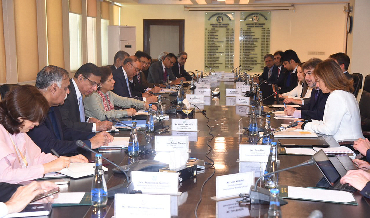 Pakistan’s Caretaker Finance Minister Dr. Shamshad Akhtar (4L) attends a meeting with an International Monetary Fund (IMF) review mission led by IMF mission official Nathan Porter (2R) at the Finance Ministry in Islamabad on November 2, 2023. (Photo courtesy: Press Information Department)