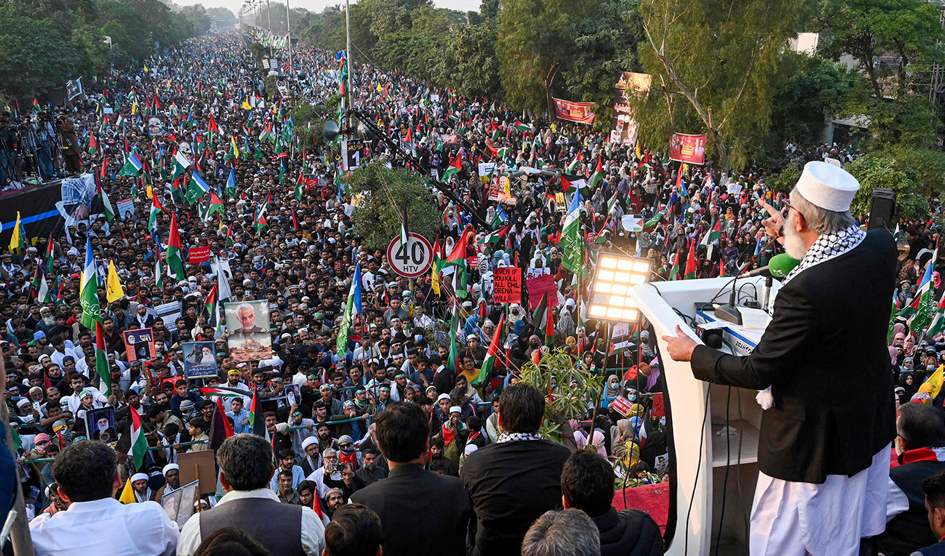 Supporters of right-wing religious Jamaat-e-Islami (JI) party take part in a march to express their solidarity with Palestinians, in Lahore on November 19, 2023. (AFP)