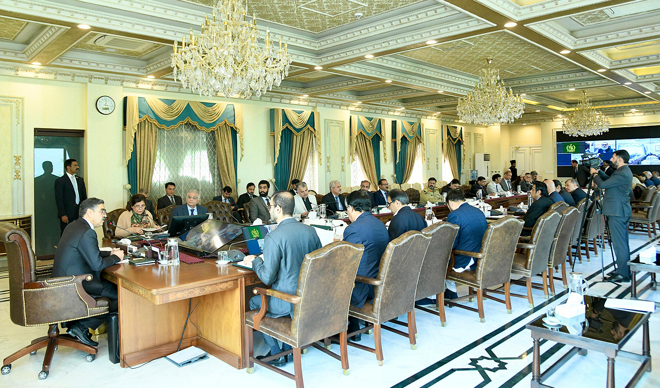 Pakistan Caretaker Prime Minister Anwaar-ul-Haq Kakar chairs the second meeting of the Climate Change Council in Islamabad on 20th November, 2023. (Photo courtesy: PMO)