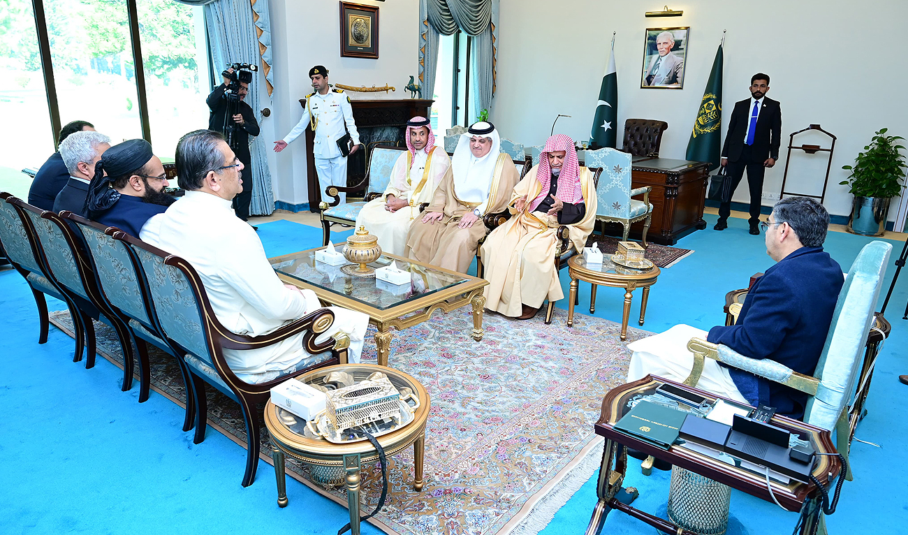 Pakistan’s Interim Prime Minister Anwaar-Ul-Haq Kakar (right) meets Imam-e-Kaaba Sheikh Saleh bin Humaid (2nd right) at the Prime Minister's Office in Islamabad on November 24, 2023. (Photo courtesy: PMO)