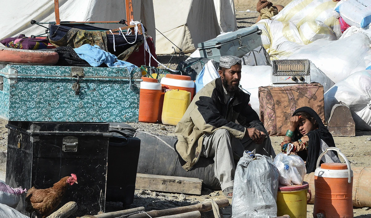 Afghan refugees sit next to their belongings before crossing the Pakistan-Afghanistan border in Chaman on November 8, 2023, following Pakistan's government decision to expel people illegally staying in the country. (AFP)